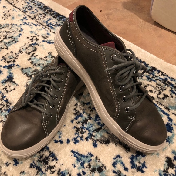 Practically New Men's Sketchers Memory Foam Shoes - Picture 1 of 8